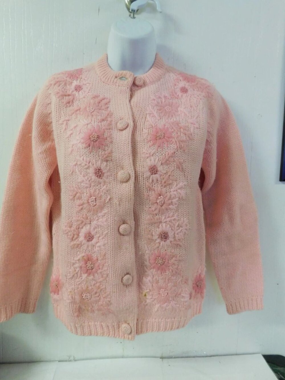 1960s Era Modern Juniors Pink Wool Button Down Sweater sz 38 Floral Pattern